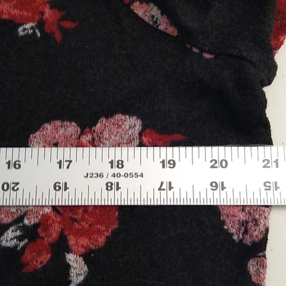 24/7 ROSE FLORAL FINE GAUGE KNIT SWEATER TUNIC TOP COTTAGECORE - Picture 5 of 6